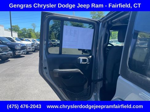 Used 2018 Jeep Wrangler Unlimited Sahara AWD/4WD image 32