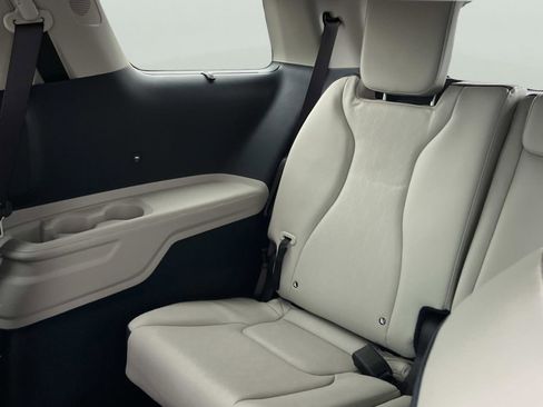 New 2026 Kia Carnival EX FWD image 23