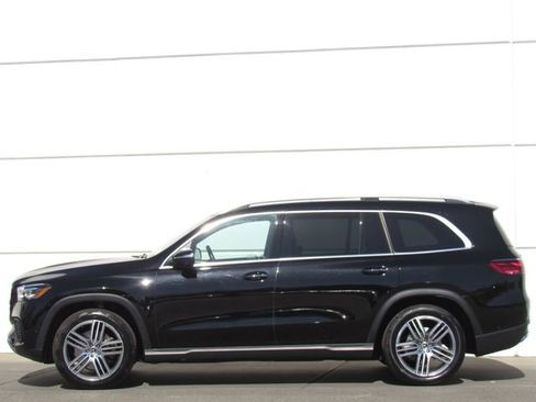 Used 2025 Mercedes-Benz GLS 450 4MATIC image 4