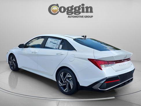 New 2026 Hyundai Elantra Limited FWD image 3