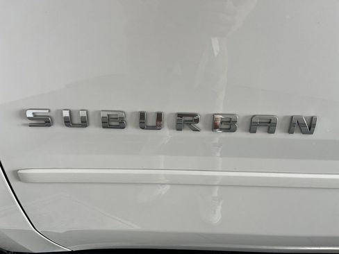 Used 2019 Chevrolet Suburban Premier AWD/4WD image 38