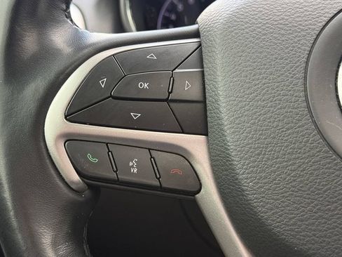 Used 2022 Jeep Grand Cherokee Laredo X RWD image 25