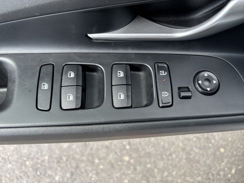 Used 2025 Hyundai Elantra SEL FWD image 17