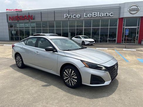 Used 2025 Nissan Altima 2.5 SV AWD/4WD image 1