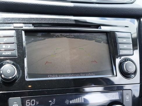 Used 2020 Nissan Rogue SV FWD image 16