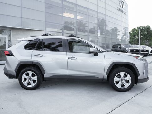 Used 2019 Toyota RAV4 XLE AWD/4WD image 10