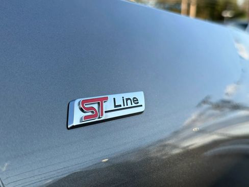 Used 2025 Ford Explorer ST-Line w/ ST-Line Street Pack image 16