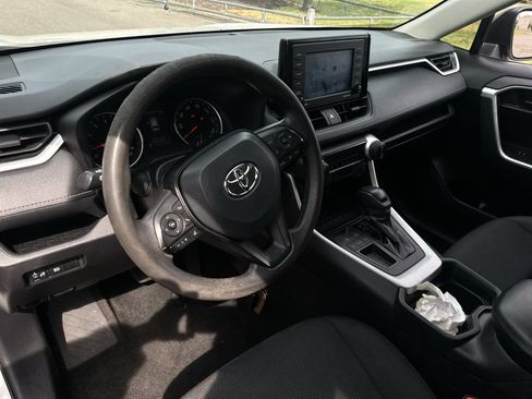 Used 2021 Toyota RAV4 LE FWD image 19