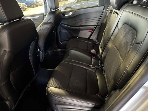 Used 2025 Ford Escape SE image 12