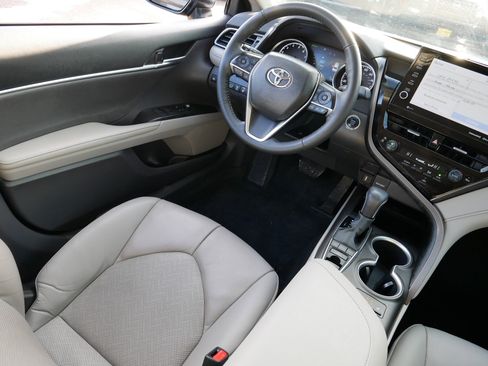 Used 2023 Toyota Camry XLE image 9