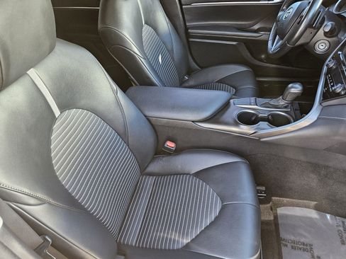 Used 2023 Toyota Camry SE image 16