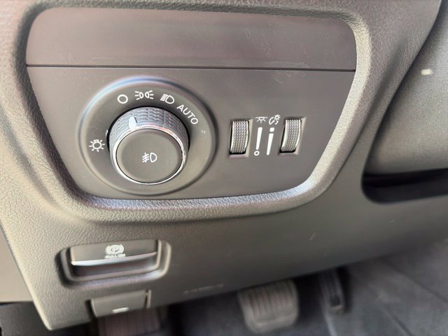 Used 2022 Jeep Grand Cherokee L Overland w/ Luxury Tech Group IV AWD/4WD image 25