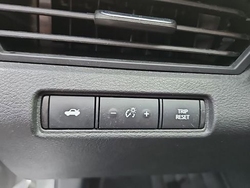 Used 2024 Nissan Altima 2.5 SV FWD image 11