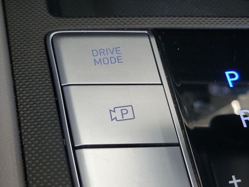 Certified 2025 Hyundai Elantra Sport FWD image 17