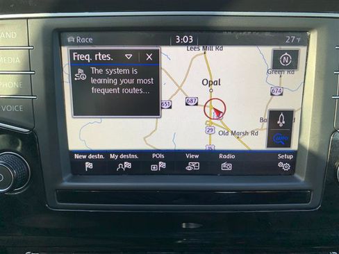 Used 2017 Volkswagen Golf 4-Door image 24