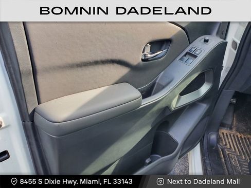 Used 2024 Nissan Frontier SV image 11