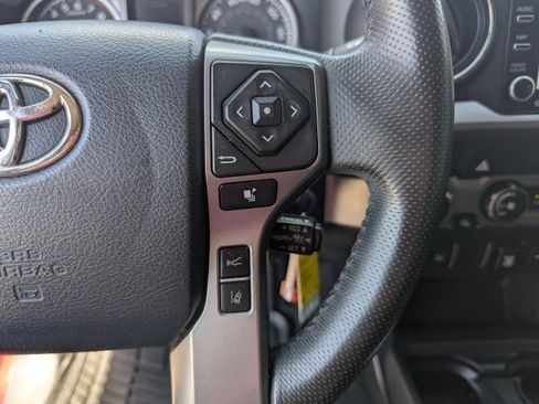 Used 2020 Toyota Tacoma SR5 AWD/4WD image 15