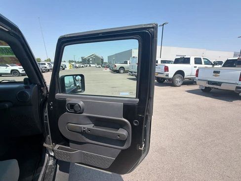 Used 2007 Jeep Wrangler Sahara w/ Dual Top Group AWD/4WD image 18