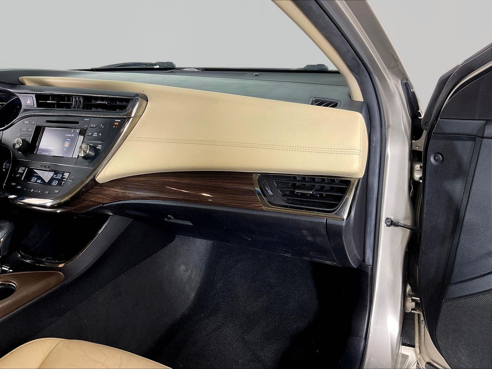 Used 2015 Toyota Avalon XLE FWD image 26