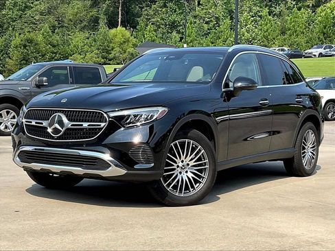 Used 2024 Mercedes-Benz GLC 300 4MATIC image 2