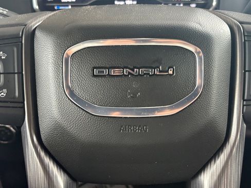 Used 2025 GMC Sierra 2500 Denali Ultimate image 12