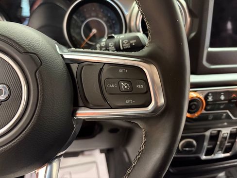 Used 2018 Jeep Wrangler Unlimited Sahara w/ Cold Weather Group AWD/4WD image 12