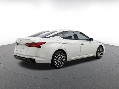 Used 2025 Nissan Altima 2.5 SV FWD image 9