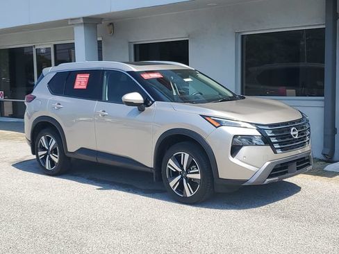 Certified 2025 Nissan Rogue SL w/ SL Premium Package FWD image 36