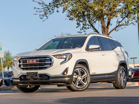 Used 2020 GMC Terrain SLT image 1