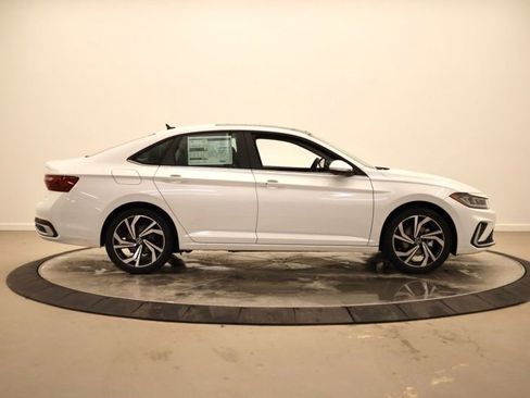 New 2026 Volkswagen Jetta SEL image 2