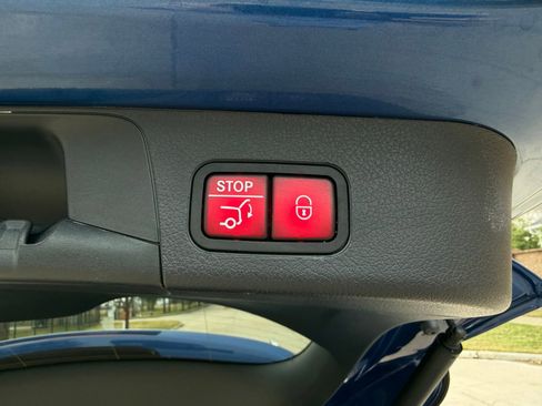 Certified 2024 Mercedes-Benz GLB 250 4MATIC image 17