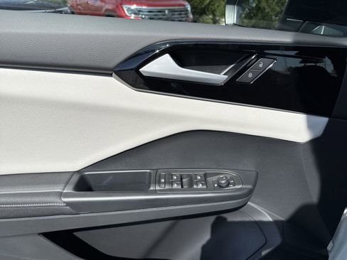 New 2025 Volkswagen Taos S image 15