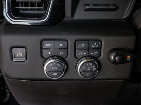 Used 2024 GMC Sierra 3500 Denali Ultimate AWD/4WD image 27