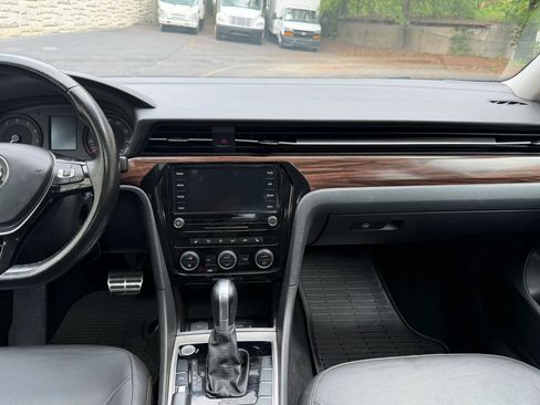 Used 2020 Volkswagen Passat 2.0T SEL FWD image 18