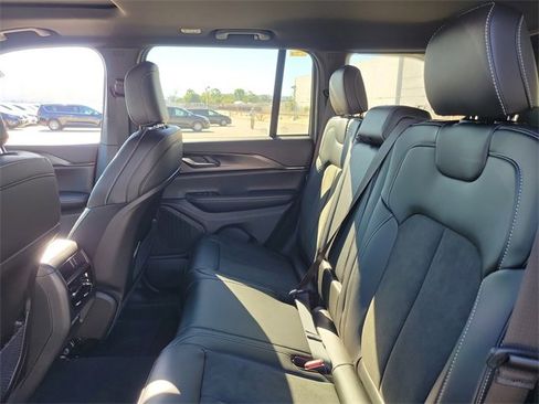 New 2025 Jeep Grand Cherokee Altitude image 10