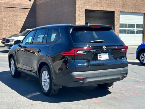 Used 2026 Toyota Grand Highlander XLE image 3