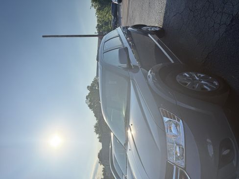 Used 2019 Dodge Journey SE FWD image 3