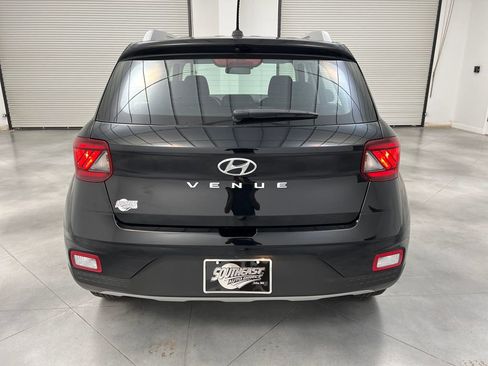 Used 2025 Hyundai Venue SEL FWD image 6