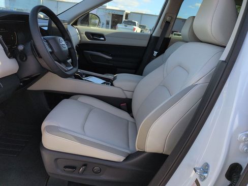 New 2026 Nissan Pathfinder SL FWD image 14