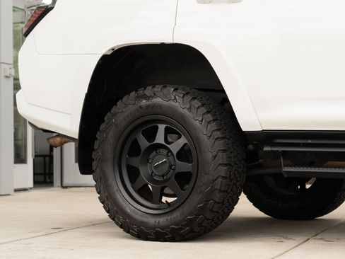 Used 2023 Toyota 4Runner TRD Off-Road Premium w/ Off Road Premium Plus Package AWD/4WD image 34