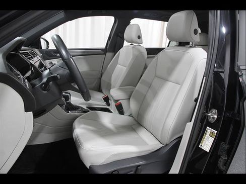 Certified 2024 Volkswagen Tiguan SE R-Line AWD/4WD image 5