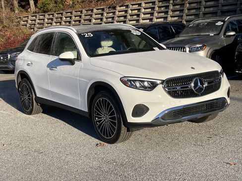 Certified 2025 Mercedes-Benz GLC 300 image 4