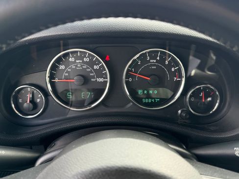 Used 2015 Jeep Wrangler Unlimited Sahara w/ Connectivity Group AWD/4WD image 20