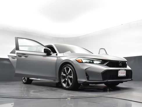 Used 2025 Honda Civic Sport image 29