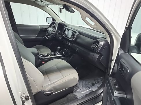 Used 2020 Toyota Tacoma SR image 15