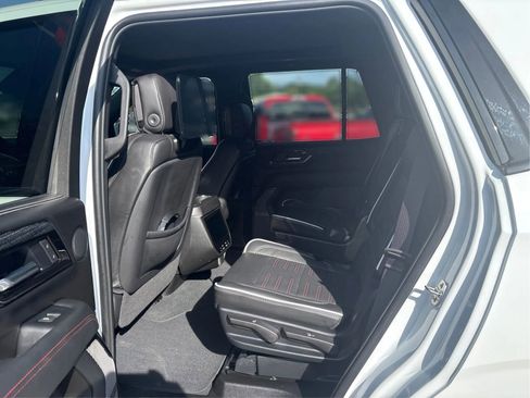 Used 2025 GMC Yukon AT4 Ultimate AWD/4WD image 10