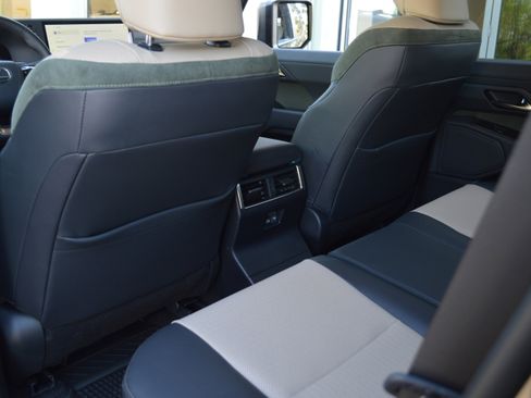 Used 2025 Lexus GX 550 image 31