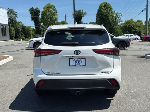Used 2020 Toyota Highlander LE AWD/4WD image 5