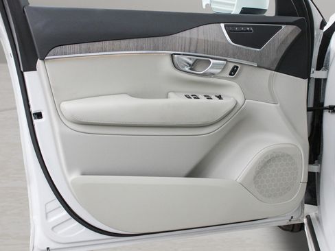 Certified 2024 Volvo XC90 B6 Plus w/ Protection Package Premier AWD/4WD image 16