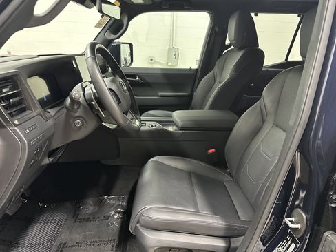 Used 2024 Lexus GX 550 w/ Accessory Package (Z1) AWD/4WD image 16